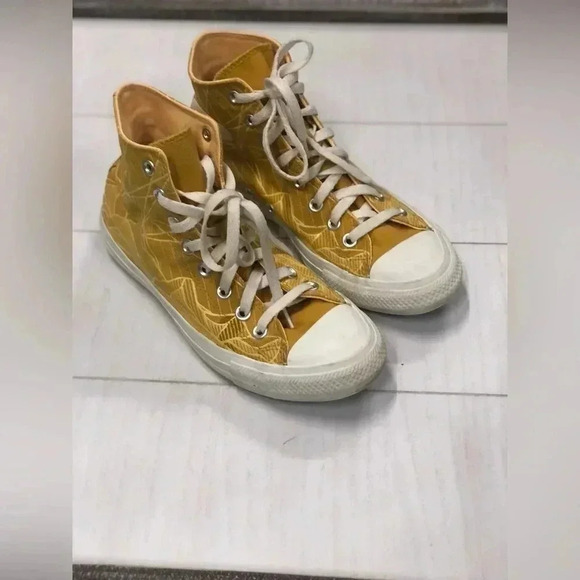 Converse Summer Daze Hi Top ** Hard to Find** Yellow EUC Unisex Men’s 7 Women 9 - Picture 2 of 16